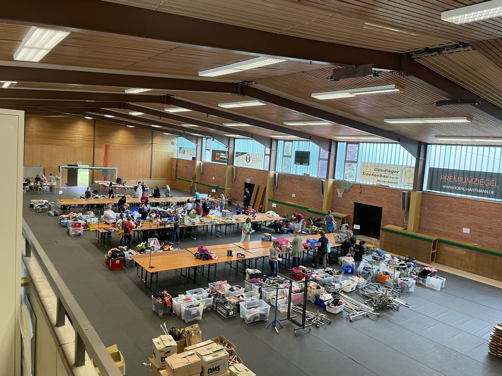 Gemeinsam angepackt beim Aufbau